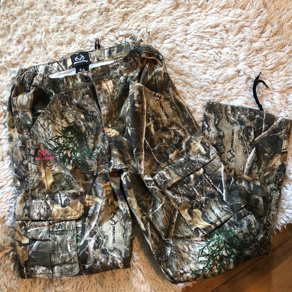 Small, camouflage, cargo pants.